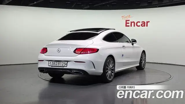 Mercedes-Benz C-Class 2019 — Photo 18/31