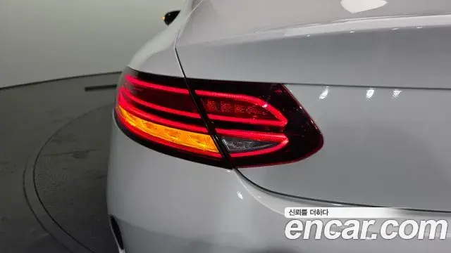 Mercedes-Benz C-Class 2019 — Photo 21/31