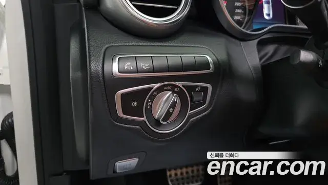 Mercedes-Benz C-Class 2019 — Photo 2/31
