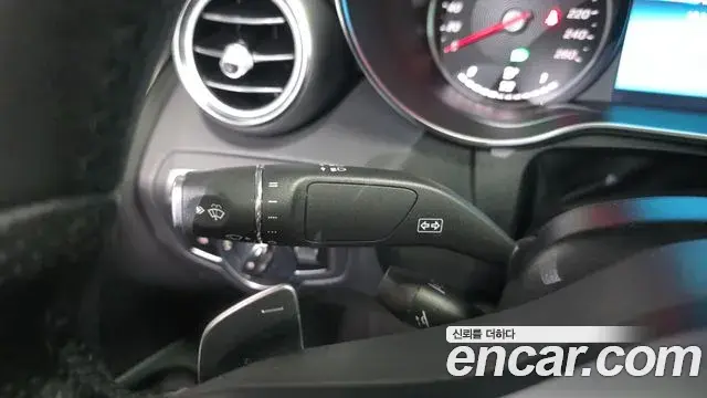 Mercedes-Benz C-Class 2019 — Photo 6/31
