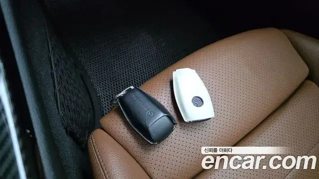 Mercedes-Benz C-Class 2019 — Photo 13/31