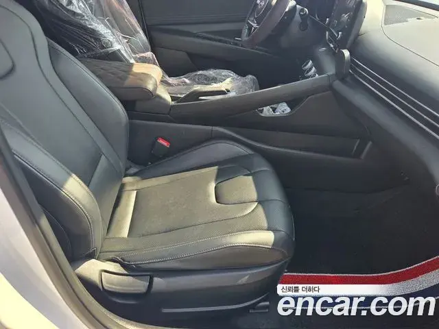 Hyundai The New Avante Hybrid 2020 — Photo 8/19