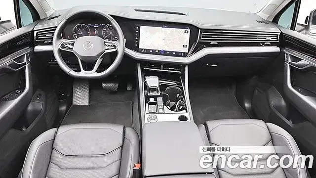 Volkswagen Touareg 2023 — ფოტო 4/20