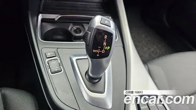 BMW 1 Series 2019 — Şəkil 22/28