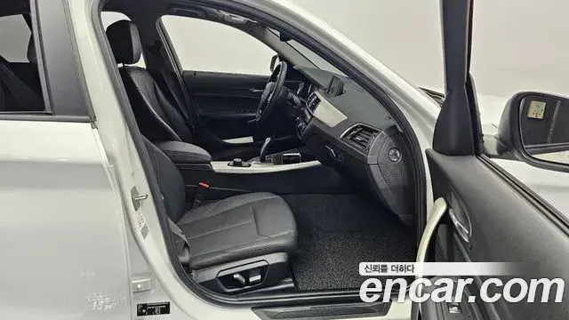 BMW 1 Series 2019 — Şəkil 24/28