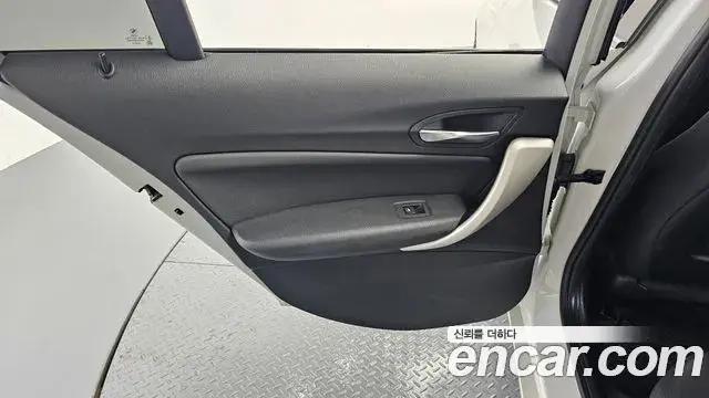 BMW 1 Series 2019 — Şəkil 21/28