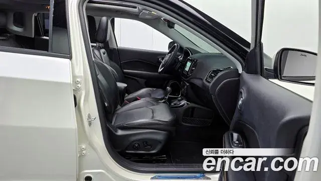 Jeep Compass 2019 — Şəkil 12/20