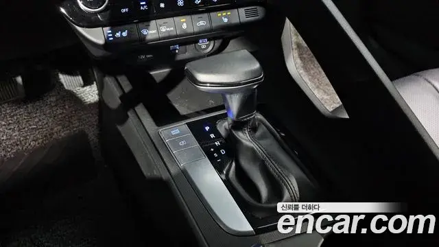 Hyundai The New Avante Hybrid 2021 — Photo 22/31