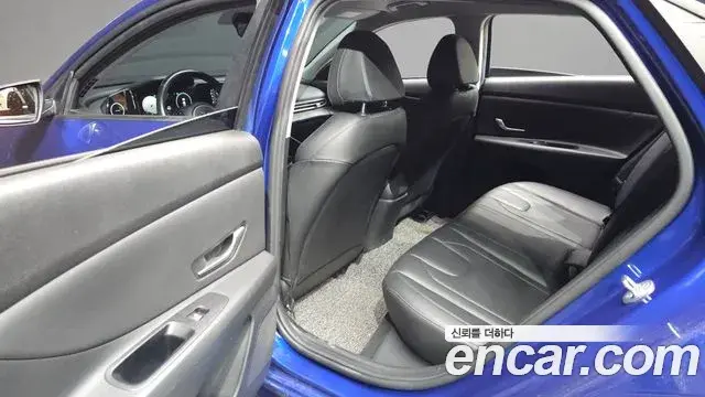 Hyundai The New Avante Hybrid 2021 — Photo 10/31