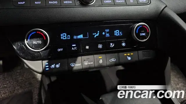 Hyundai The New Avante Hybrid 2021 — Photo 26/31