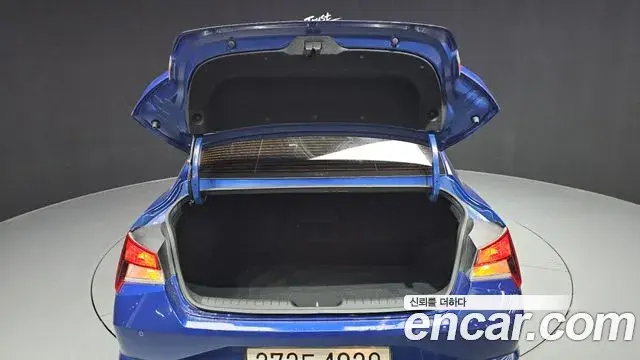 Hyundai The New Avante Hybrid 2021 — Photo 18/31