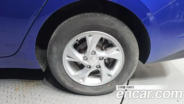 Hyundai The New Avante Hybrid 2021 — Photo 30/31