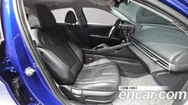 Hyundai The New Avante Hybrid 2021 — Photo 25/31