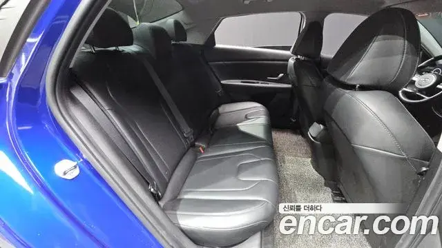 Hyundai The New Avante Hybrid 2021 — Photo 14/31