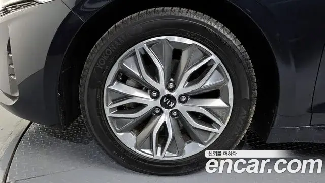 Kia K5 2020 — Şəkil 13/33