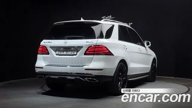 Mercedes-Benz GLE-Class 2018 — ფოტო 30/30