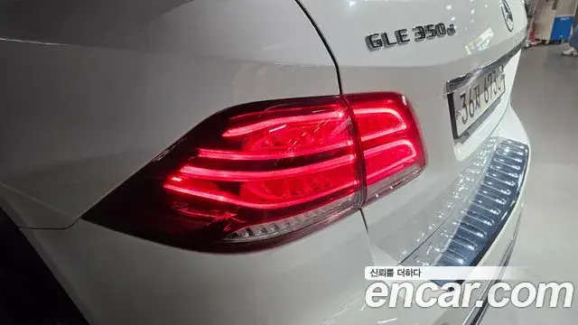 Mercedes-Benz GLE-Class 2018 — ფოტო 2/30