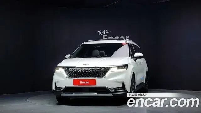Kia Carnival 2021 — Photo 18/34
