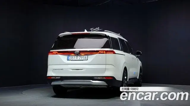 Kia Carnival 2021 — Photo 32/34