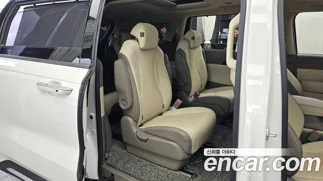 Kia Carnival 2021 — Photo 9/34