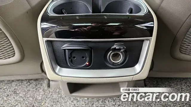 Kia Carnival 2021 — Photo 19/34