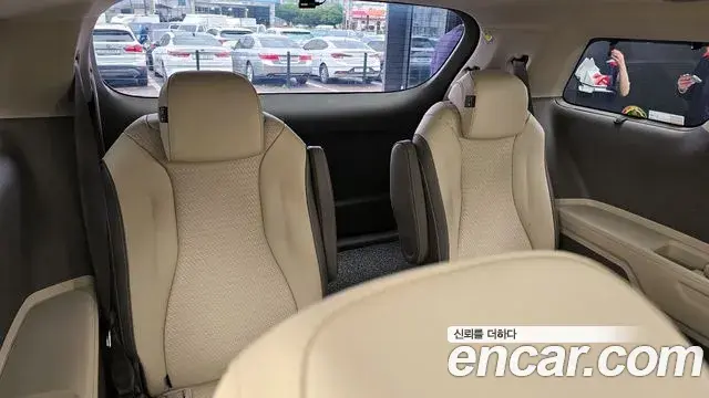 Kia Carnival 2021 — Photo 17/34