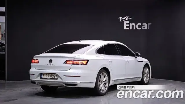 Volkswagen Arteon 2022 — Şəkil 32/35