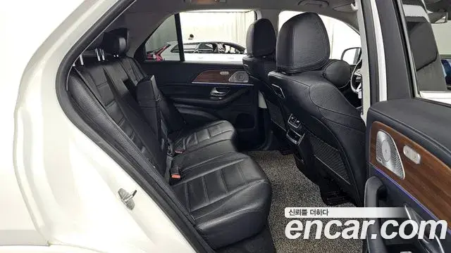 Mercedes-Benz GLE-Class 2019 — Şəkil 14/34