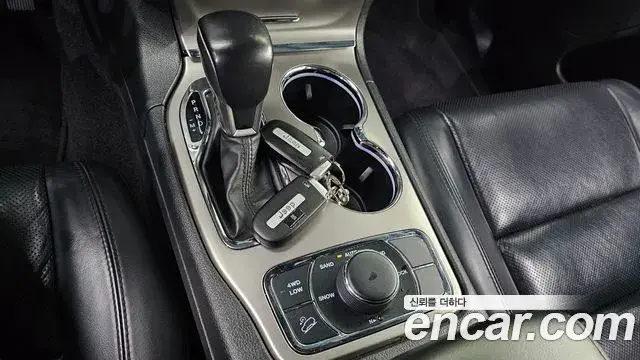 Jeep Grand Cherokee 2021 — Фото 9/20