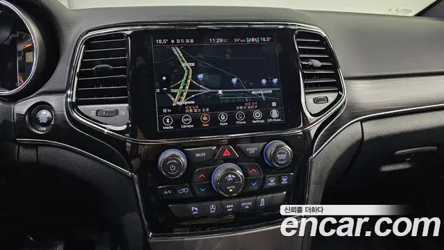 Jeep Grand Cherokee 2021 — Фото 14/20