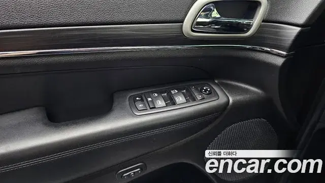 Jeep Grand Cherokee 2021 — ფოტო 1/24