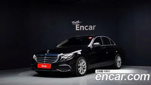 Mercedes-Benz E-Class 2020 — Photo 19/33