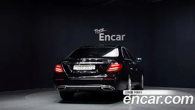 Mercedes-Benz E-Class 2020 — Photo 22/33