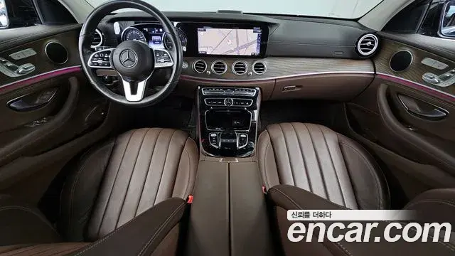 Mercedes-Benz E-Class 2020 — Photo 10/33