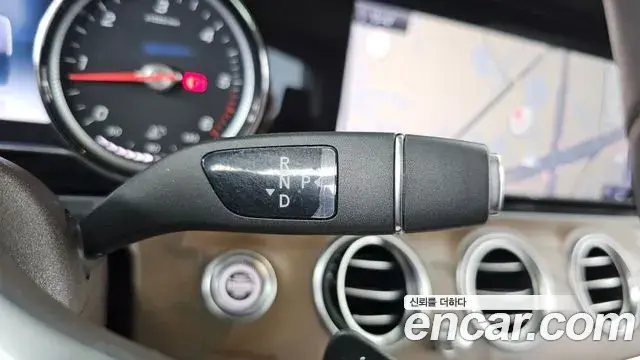 Mercedes-Benz E-Class 2020 — Photo 25/33