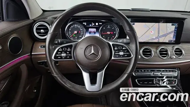 Mercedes-Benz E-Class 2020 — Photo 32/33