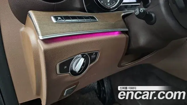 Mercedes-Benz E-Class 2020 — Photo 26/33