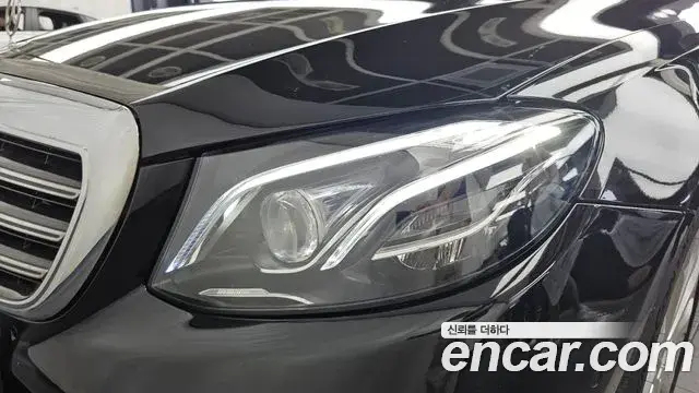 Mercedes-Benz E-Class 2020 — Photo 3/33