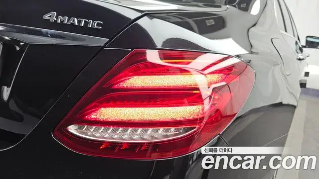 Mercedes-Benz E-Class 2020 — Photo 29/33
