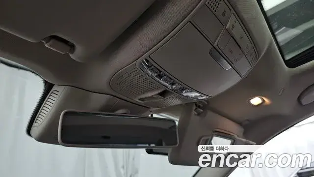 Mercedes-Benz E-Class 2020 — Photo 16/33