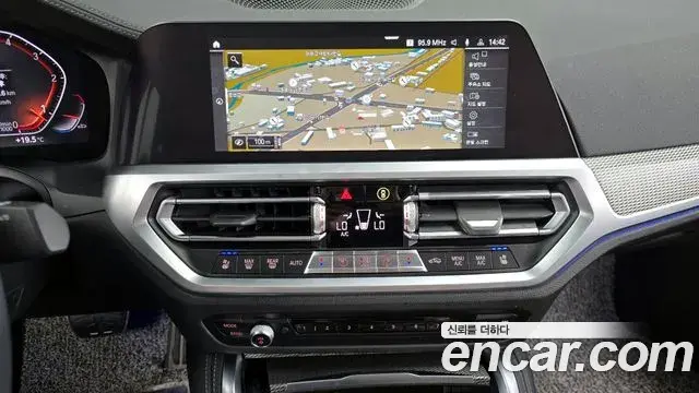 BMW 4 Series 2021 — Şəkil 27/32