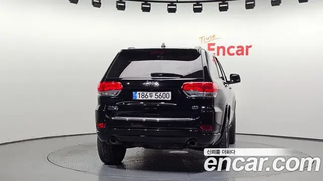 Jeep Grand Cherokee 2018 — Şəkil 16/20