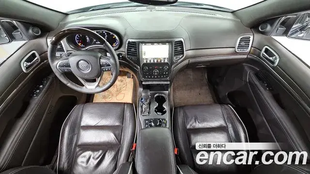 Jeep Grand Cherokee 2018 — Şəkil 17/20