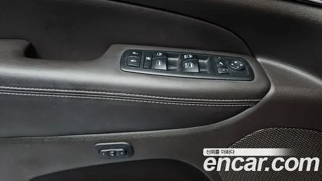 Jeep Grand Cherokee 2018 — Şəkil 12/20