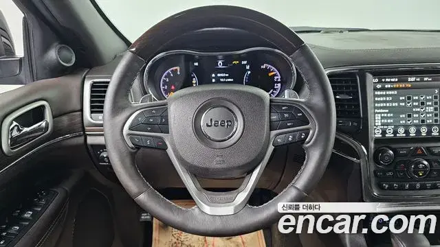 Jeep Grand Cherokee 2018 — Şəkil 10/20