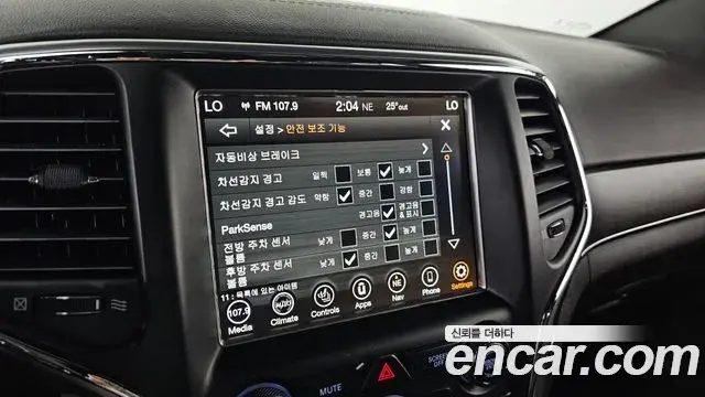 Jeep Grand Cherokee 2018 — Şəkil 7/20