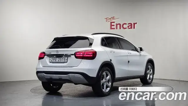 Mercedes-Benz GLA-Class 2018 — Photo 15/31