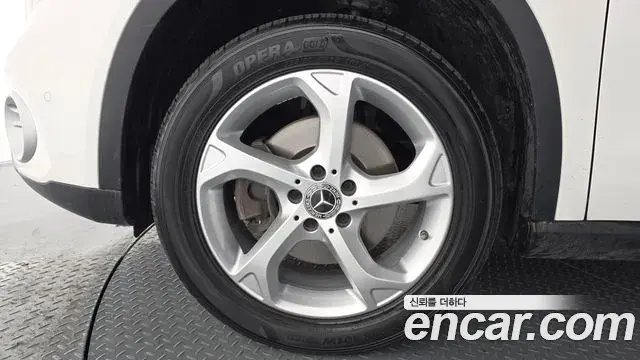 Mercedes-Benz GLA-Class 2018 — Photo 20/31