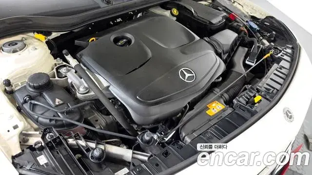 Mercedes-Benz GLA-Class 2018 — Photo 17/31