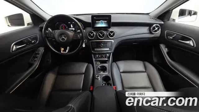 Mercedes-Benz GLA-Class 2018 — Photo 24/31